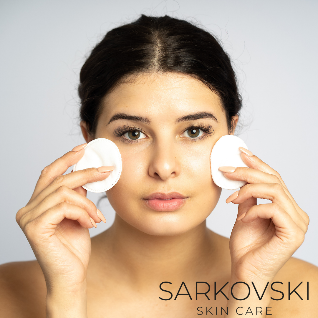 The Benefits of Gel Cleansers: Why SARKOVSKI® Gel Cleanser is Perfect for Oily, Acne-Prone Skin